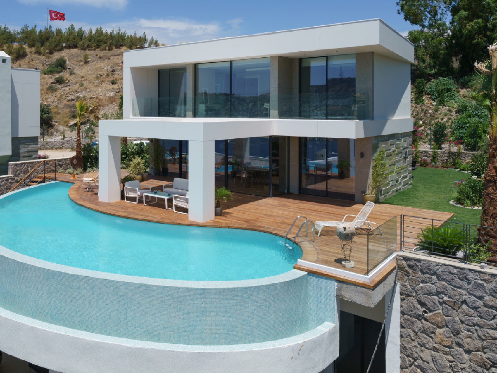 Moderne Villa mit Terrasse und Pool