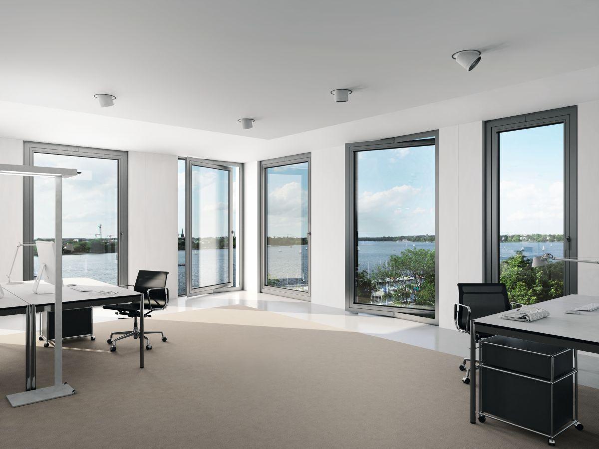 Helle Architektur mit Aluminiumfenstern des Systems Schüco AWS 90.SI